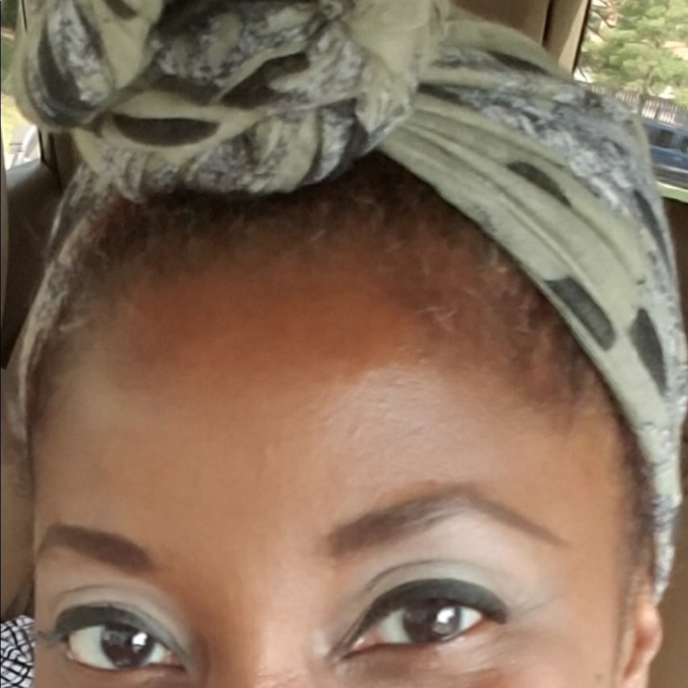 Meet your Posher, Ateia